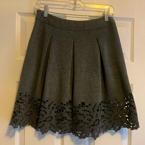 đBCBGMaxazriaâKailinâPleated LaserâCutoutâMini - Picture 4 of 8